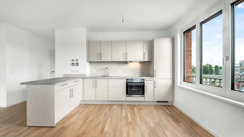 3 Zimmer Wohnung mit Küche - 3 Bedroom Apartment with Kitchen , 2 Baths and Balcony — photo 1